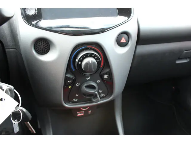Toyota Aygo 1.0 VVT-i x-play 2018 Benzine 14