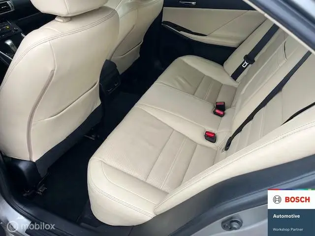 Lexus IS 300h First Edition 2014 Hybride Benzine 13