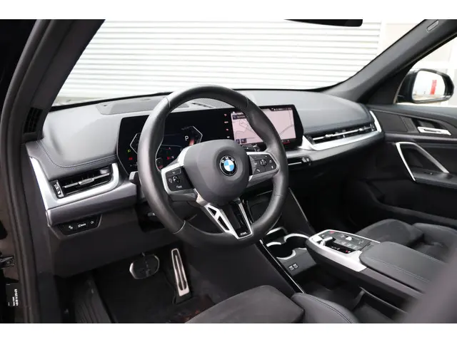 BMW X1 sDrive20i 170pk M-Sport Black Ed. 2023 Benzine 4