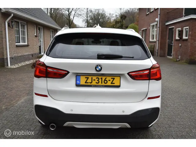 BMW X1 sDrive18i aut High Exe M Sport voll 2018 Benzine 5
