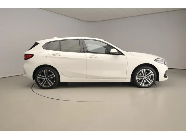 BMW 1 Serie 5-deurs 118i 2021 Benzine 4