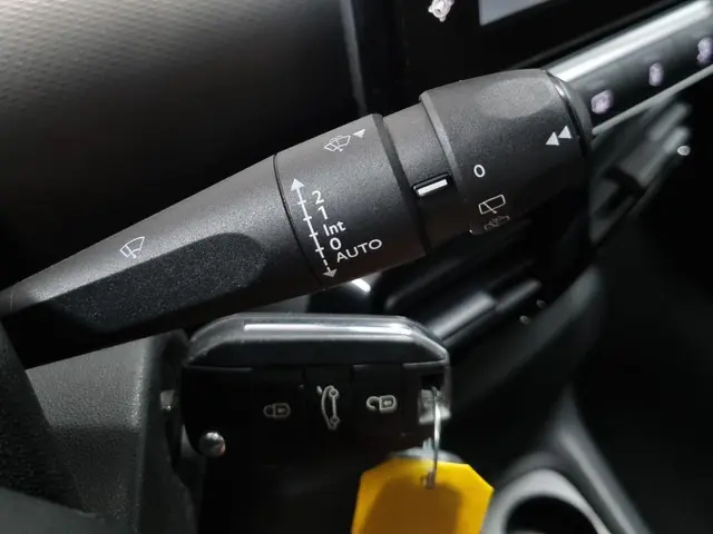 Citroën C4 Cactus 1.2 VTi Shine / Trekhaak 2015 Benzine 30