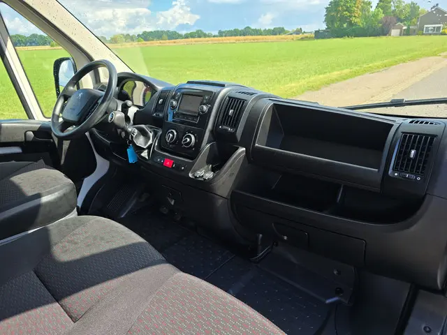 Peugeot Boxer 330 2.2 BlueHDi L2 H2 2021 Diesel 11