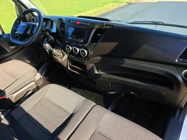 Iveco Daily 35S14V 2.3 352L H2 2022 Diesel 12