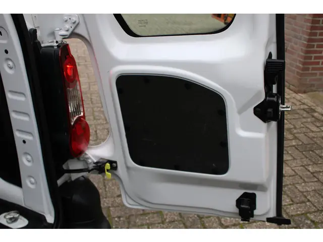 Peugeot Partner 120 1.6 HDi 75 L1 XR 2016 Diesel 9