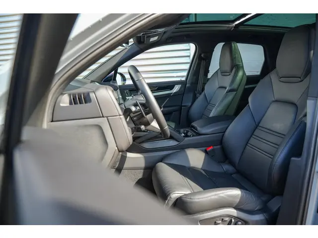 Porsche Cayenne 3.0 E-Hybrid 2024 Hybride Benzine 8