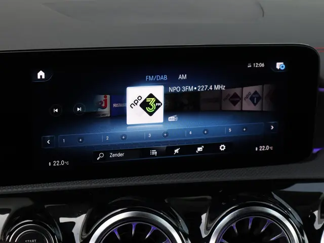 Mercedes-Benz CLA 250 e AMG Line 2023 Hybride Benzine 23