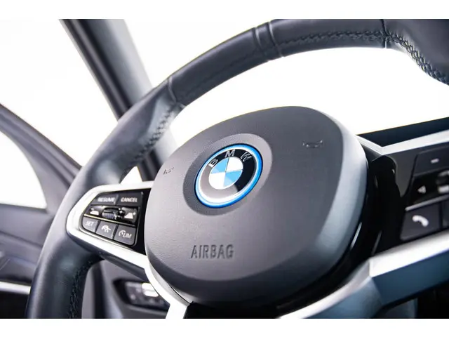 BMW 3 Serie 330e 2025 Hybride Benzine 59