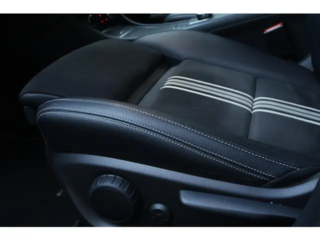 Mercedes-Benz GLA 200 Premium Plus 2018 Benzine 11