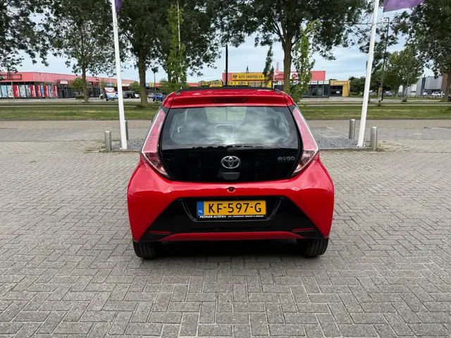Toyota Aygo 1.0 VVT-i x-wave 2016 Benzine 6