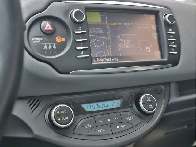 Toyota Yaris 1.5 Hybrid Energy 2018 Hybride Benzine 13