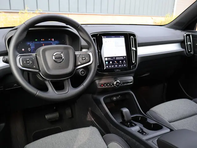 Volvo XC40 B3 Core Business 2025 Benzine 30