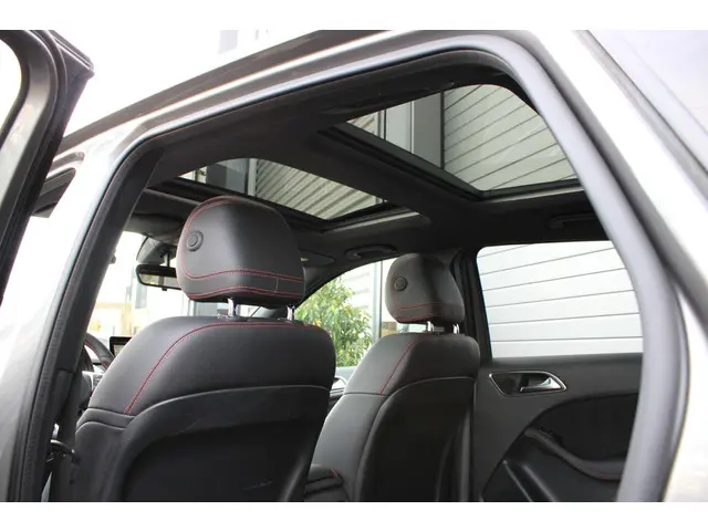 Mercedes-Benz B-Klasse 180 AMG 2017 Benzine 16