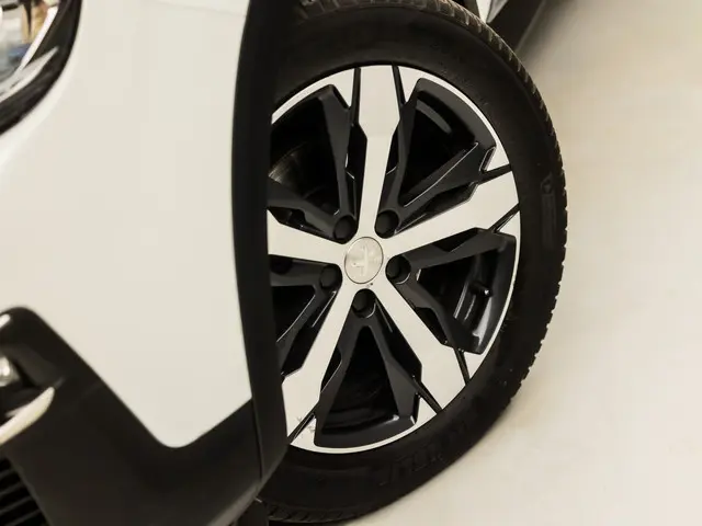 Peugeot 3008 1.2 PureTech Allure Sport 2017 Benzine 12