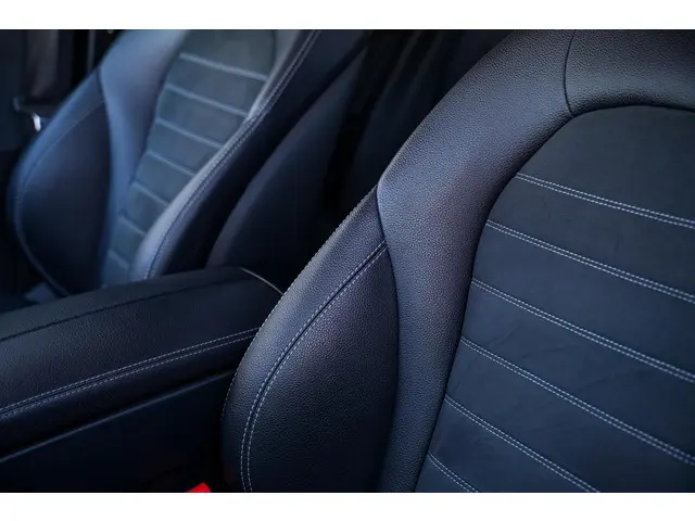 Mercedes-Benz GLC 300e 4MATIC 2021 Hybride Benzine 26