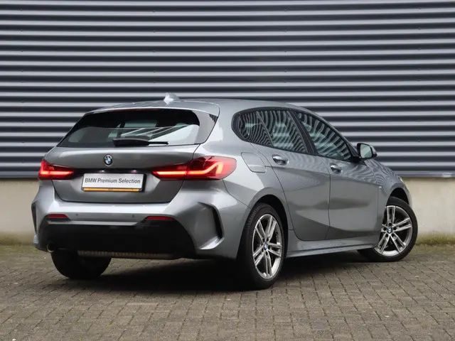 BMW 1 Serie 5-deurs 116i 2022 Benzine 2