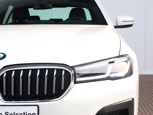 BMW 5 Serie 530e High Executive 2021 Hybride Benzine 7