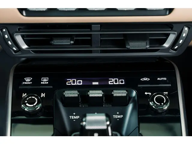 Porsche 911 3.8 Turbo S 2023 Benzine 38