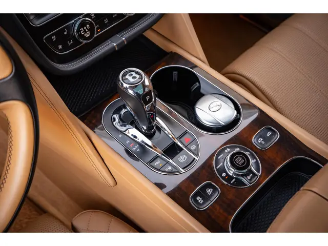 Bentley Bentayga 6.0 W12 black on black 2016 Benzine 15