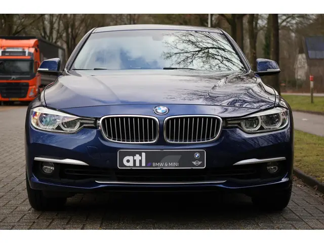 BMW 3 Serie 318i Luxury Edition 2019 Benzine 10