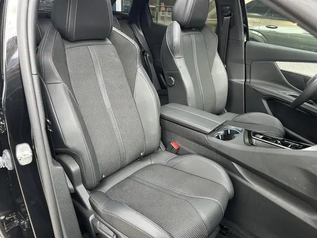 Peugeot 3008 1.6 HYbrid 225 GT 2023 Hybride Benzine 21