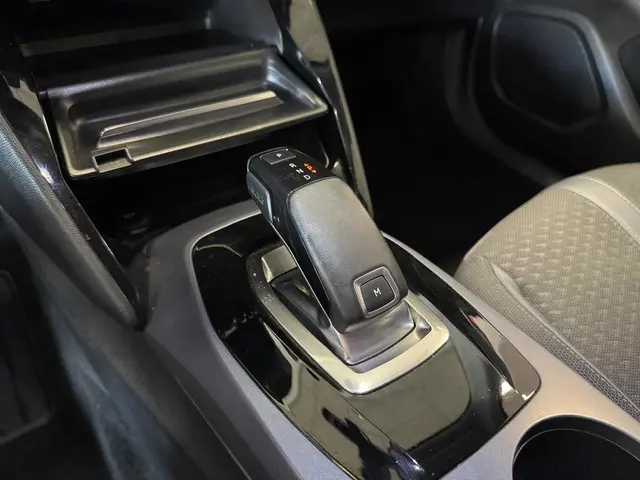 Peugeot 2008 1.2 PureTech Allure 2020 Benzine 19