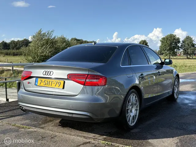 Audi A4 Limousine 1.8 TFSIe Edition 2013 Benzine 4