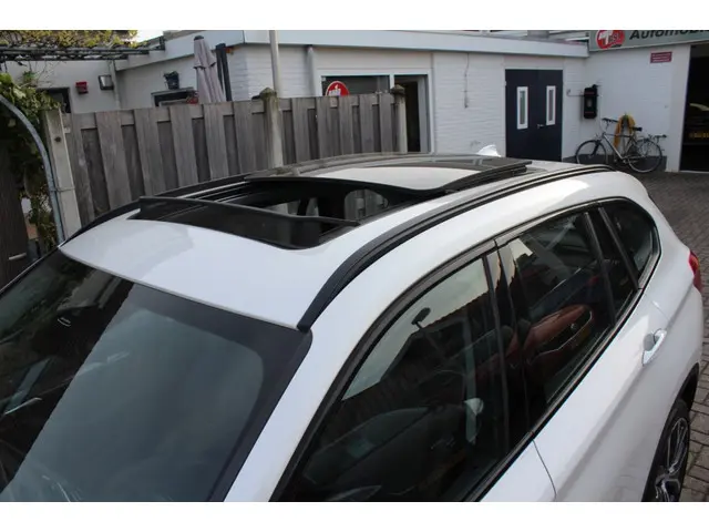 BMW X1 sDrive20i 260pk High Executive Pano 2017 Benzine 25
