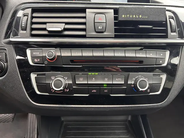 BMW 1 Serie 118i High Executive 2017 Benzine 17