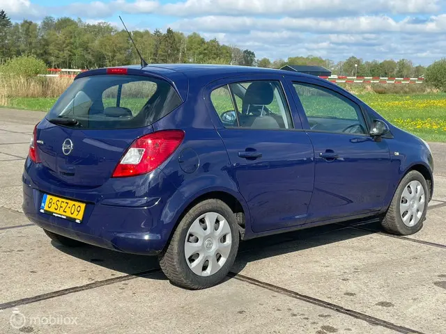 Opel Corsa 1.2 EcoFlex Cosmo Nette auto 2013 Benzine 4