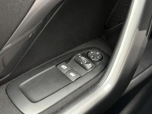 Peugeot 2008 1.2 PureTech Blue Lion 2017 Benzine 27