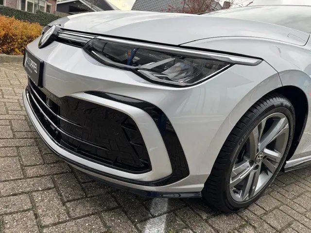 Volkswagen Golf 1.5 eTSI R-Line 2022 Benzine 4