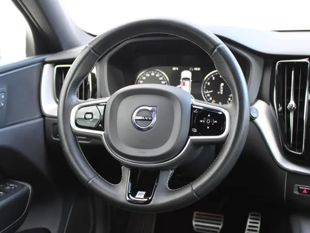 Volvo XC60 2.0 T5 R-Design 2019 Benzine 17