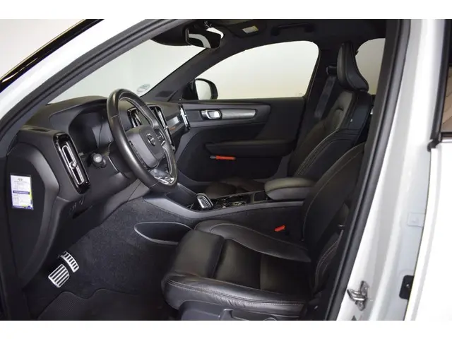 Volvo XC40 2.0 T4 190pk AUT8 R-Design 2018 Benzine 4