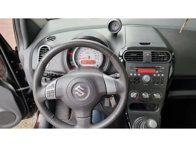 Suzuki Splash 1.2 Comfort vol leer 2013 Benzine 15