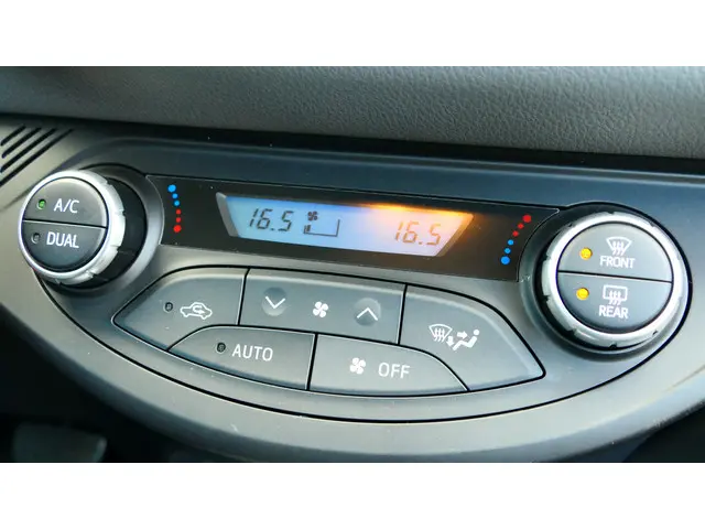 Toyota Yaris 1.5 Hybrid Active 2019 Hybride Benzine 17