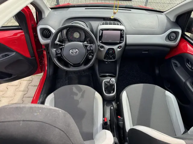 Toyota Aygo 1.0 VVT-i X Air Edition ( Cabrio ) 2016 Benzine 19