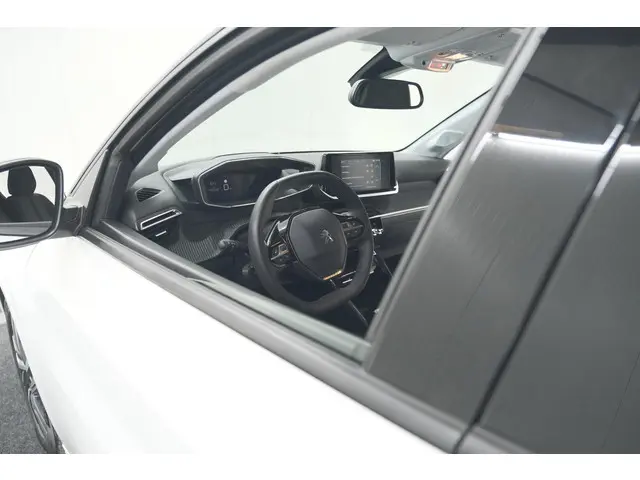 Peugeot 208 PureTech 100 Allure 2024 Benzine 2