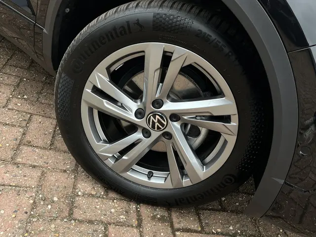 Volkswagen T-Roc 1.5 TSI R-Line Edition 2025 Benzine 38