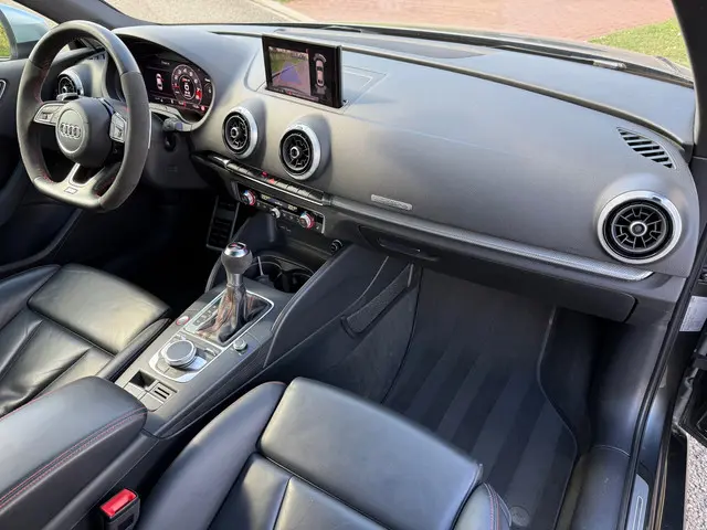 Audi RS3 A3 Limousine 2.5 TFSI quattro 2018 Benzine 12