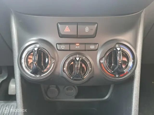 Peugeot 208 1.5 BlueHDi Blue Lease NAVI/TRKHK 2019 Diesel 18