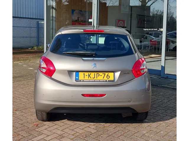 Peugeot 208 1.2 VTi Envy 2013 Benzine 6