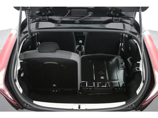 Toyota Aygo 1.0 VVT-i x-play limited 2019 Benzine 25