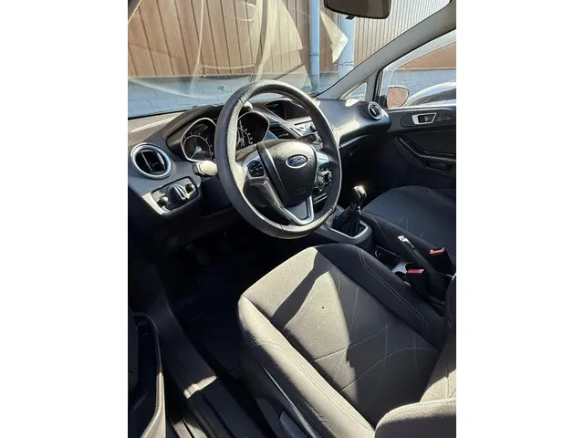 Ford Fiesta 1.0 48KW/65PK 5D 2014 Zwart 2014 Benzine 10