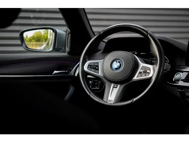 BMW 5 Serie 530e High Executive 2022 Hybride Benzine 59