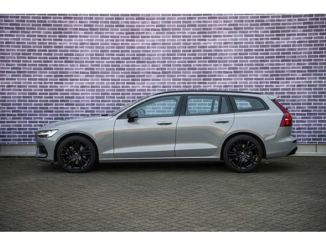 Volvo V60 2.0 B3 Essential Edition 2023 Benzine 4