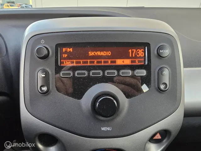 Peugeot 108 1.0 e-VTi Active! Trekhaak! 47DKM! 2016 Benzine 9