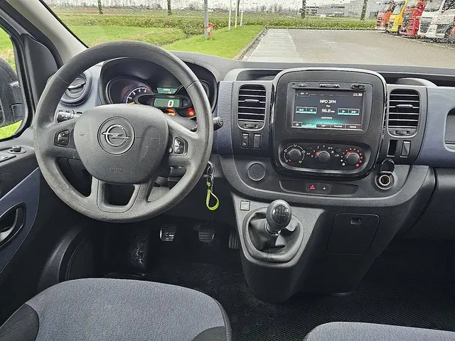 Opel Vivaro 1.6 2016 Diesel 8