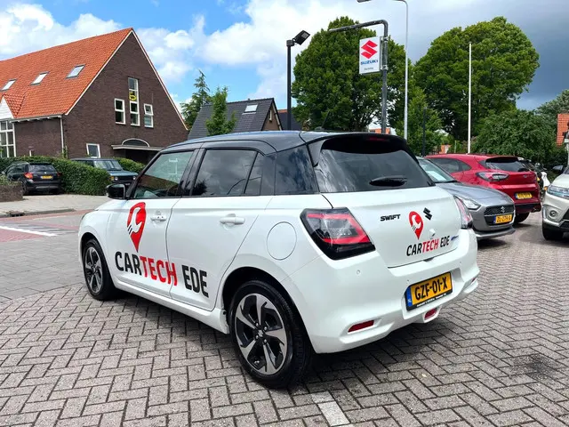 Suzuki Swift 1.2 Style Smart Hybrid DEMO 2025 Benzine 7