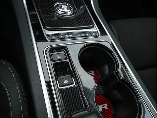 Jaguar XE 2.0 D R-Sport-Pack 2017 Diesel 12